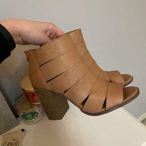 Report Strappy Sandal Heels